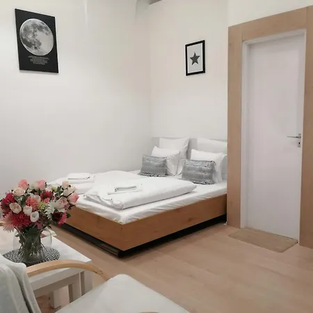 Ultra - Easy * Budapest