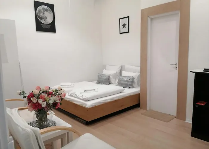 Ultra - Easy * بودابست